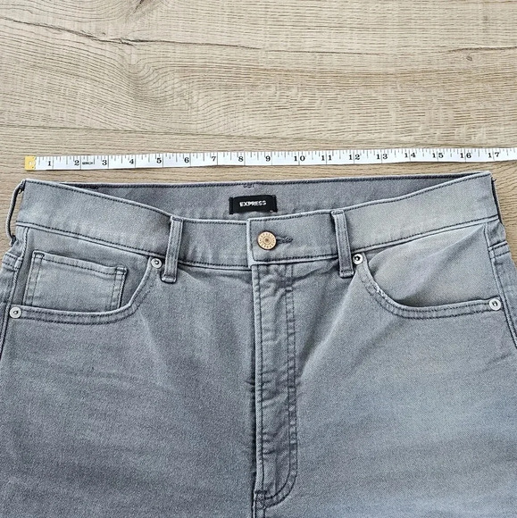 Express Mom Jean Super High Rise in gray - Picture 6 of 9